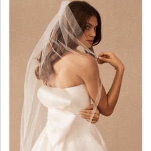 BHLDN Rochefort Fingertip veil used for 15 during ceremony- like new condition